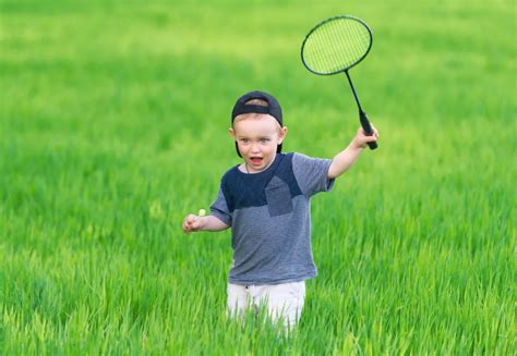 一般几岁孩子可以练习打羽毛球