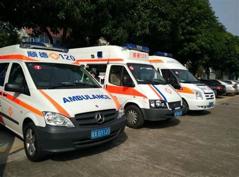 三甲医院配备几台救护车