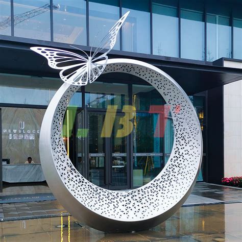 上海商业地产玻璃钢雕塑要多少钱