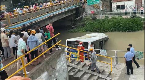 上海坠河公交司机仍在抢救中怎么办
