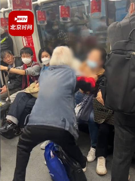 上海女子地铁被小孩子抢座