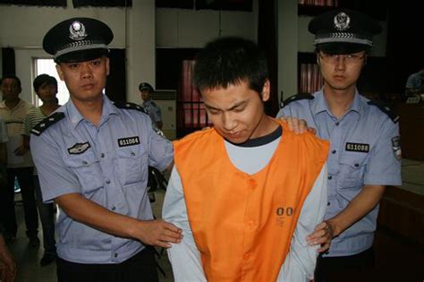 上海市大学生被判刑