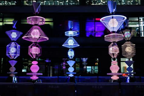 上海玻璃钢雕塑灯