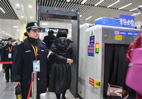 上海男子拒绝安检强闯地铁