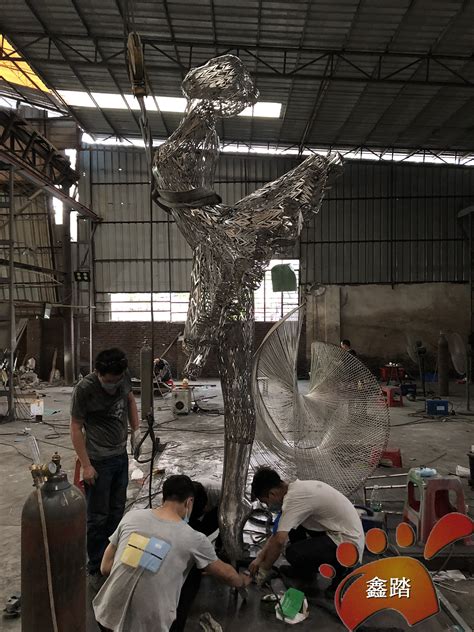 不锈钢人物雕塑制作过程