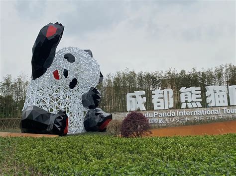 不锈钢大型熊猫雕塑