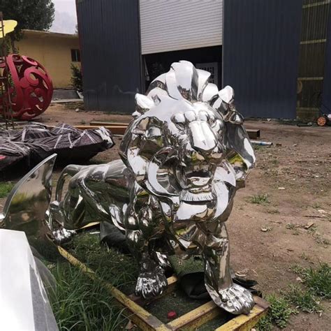不锈钢狮子雕塑图片