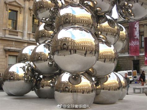 不锈钢球体镜面雕塑