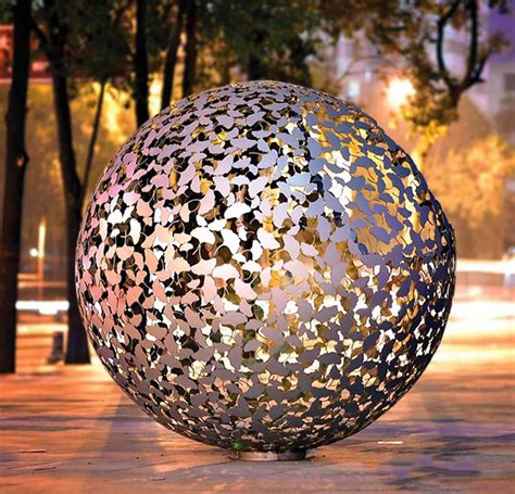 不锈钢球形镂空雕塑