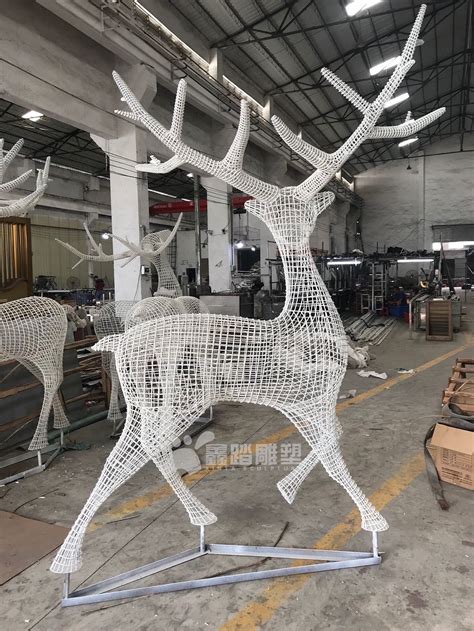 不锈钢编织鹿雕塑图片