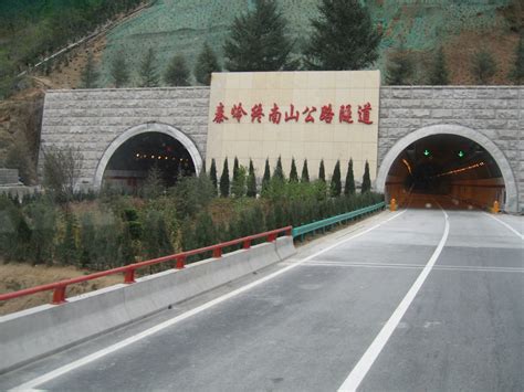 世界最长的158公里隧道