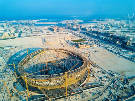 中国帮助卡塔尔建了几个球场