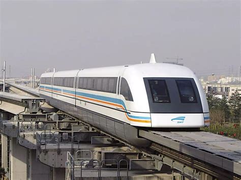 中国第一辆磁悬浮列车在哪运行