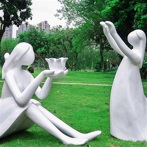 云南公园玻璃钢雕塑图片