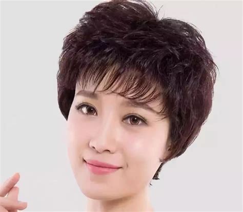 五十岁大脸女人的发型