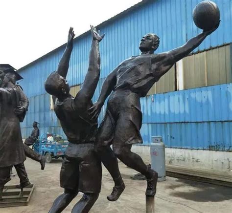 仿铜篮球人物雕塑