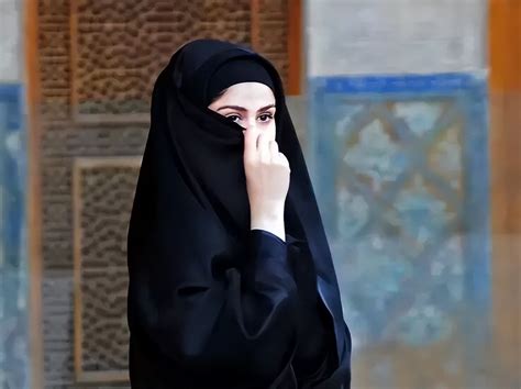 伊朗只有女性才强制戴头巾吗