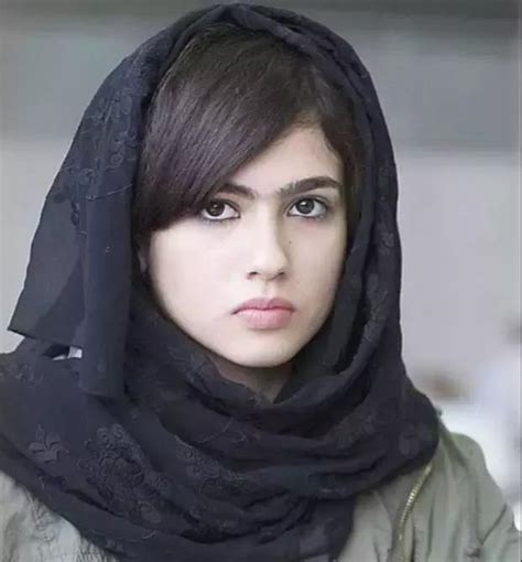 伊朗女人现在戴头巾或遮面吗