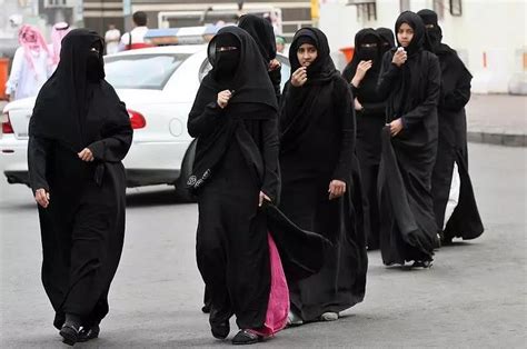 伊朗法律为什么规定女性戴头巾
