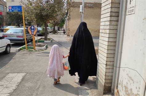 伊朗要求女性戴头巾谁提出来的