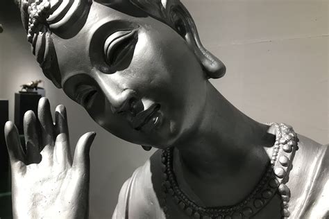 佛像镂空不锈钢雕塑定制厂家