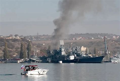 俄罗斯海军基地遭袭击