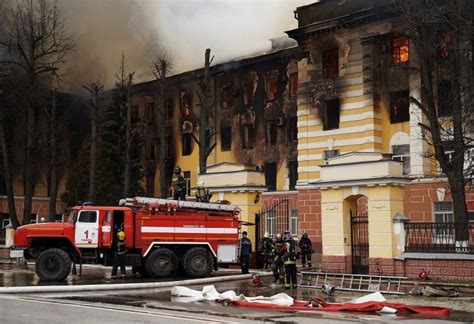 俄罗斯火灾致10人死亡