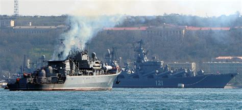 俄黑海舰队一军舰发生火灾