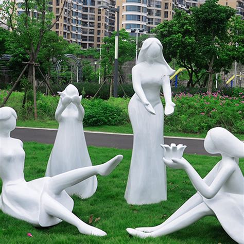 公园玻璃钢人物雕塑代理价格