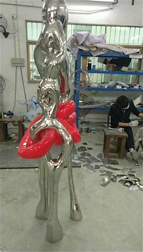 内蒙古玻璃钢异形雕塑