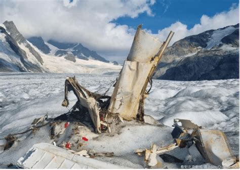 冰川融化出现54年前坠机残骸