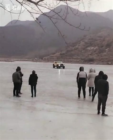 冰面上开车玩漂移3人溺亡