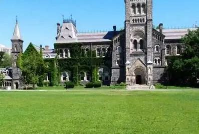 加拿大大学学费一年多少钱