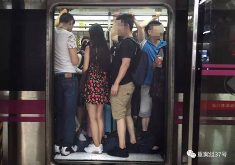 北京地铁上女生被骚扰