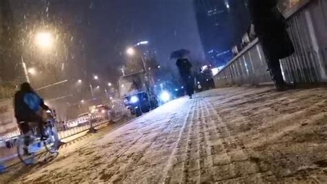 北京多地出现降雪