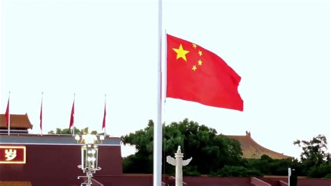 北京天安门降下国旗
