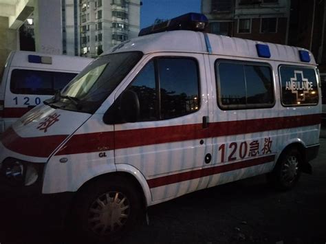 北京给120救护车开道视频