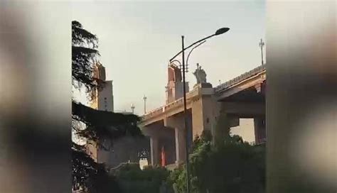 南京大桥桥墩失火