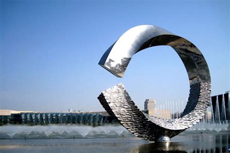 南阳定制广场大型不锈钢雕塑