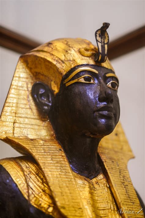 博物馆里埃及法老雕塑