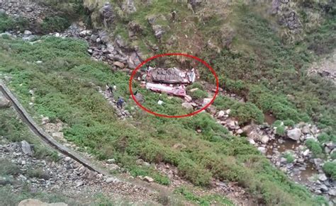 印度大巴掉入峡谷致13死