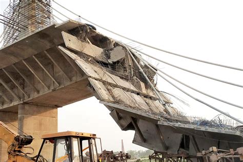 印度最近又有大桥坍塌了吗