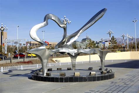 哈密地区广场玻璃钢雕塑