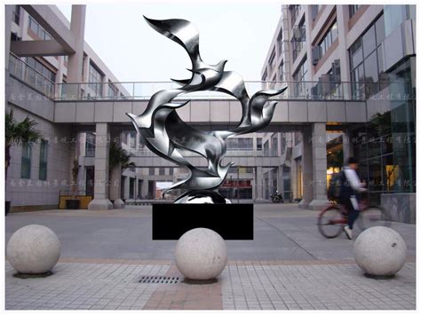 哈尔滨大型不锈钢卡通雕塑定制
