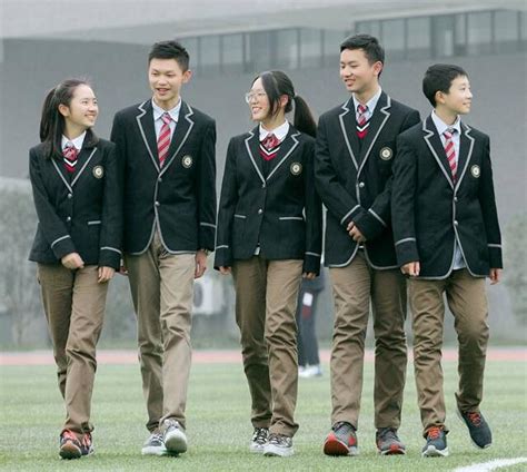 四川广安市第一外国语学校的校服
