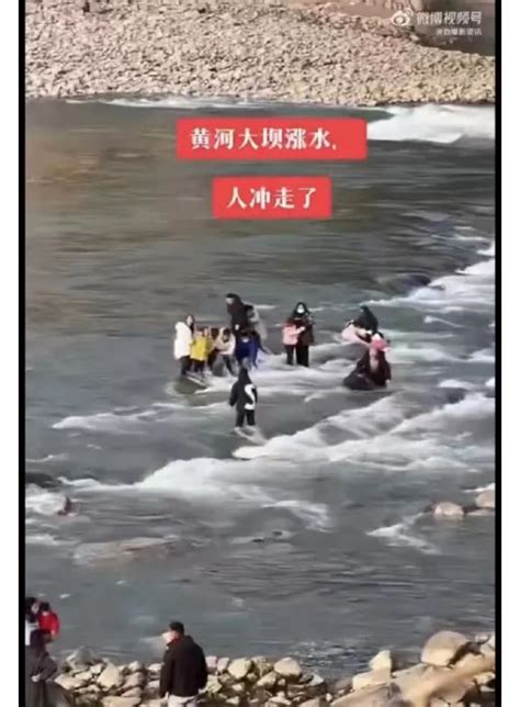 四川河滩被水冲走遇难