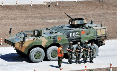 国产10式装甲输送车