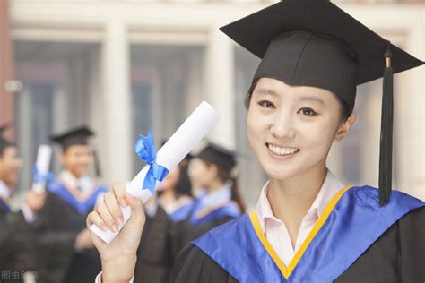 国外大专毕业可入户上海吗