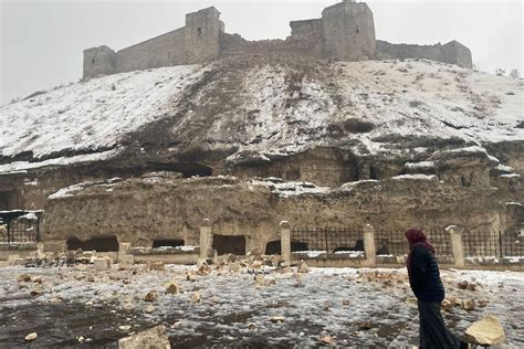 土耳其地震致千年古堡受损