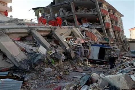 土耳其7.8级地震楼塌